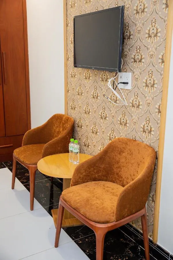 Silk Hotel Near Tan Son Nhat Airport Ho Chi Minh City 3*,