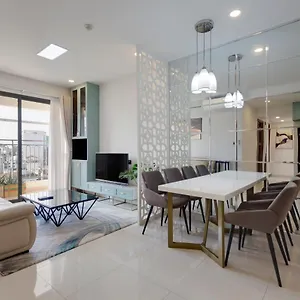Smile - Saigonroyal - Tresor - Center District 4 **** Ho Chi Minh City